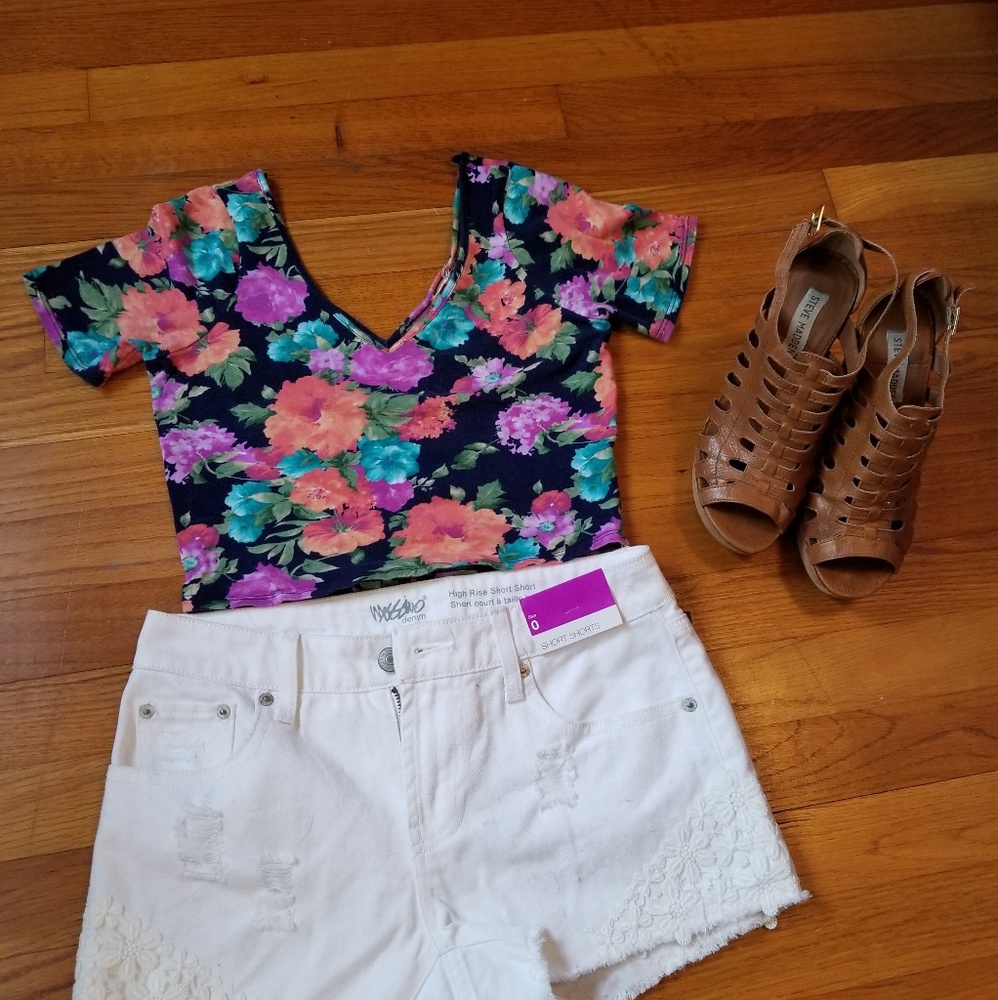 ONE CLOTHING Floral Crop Top